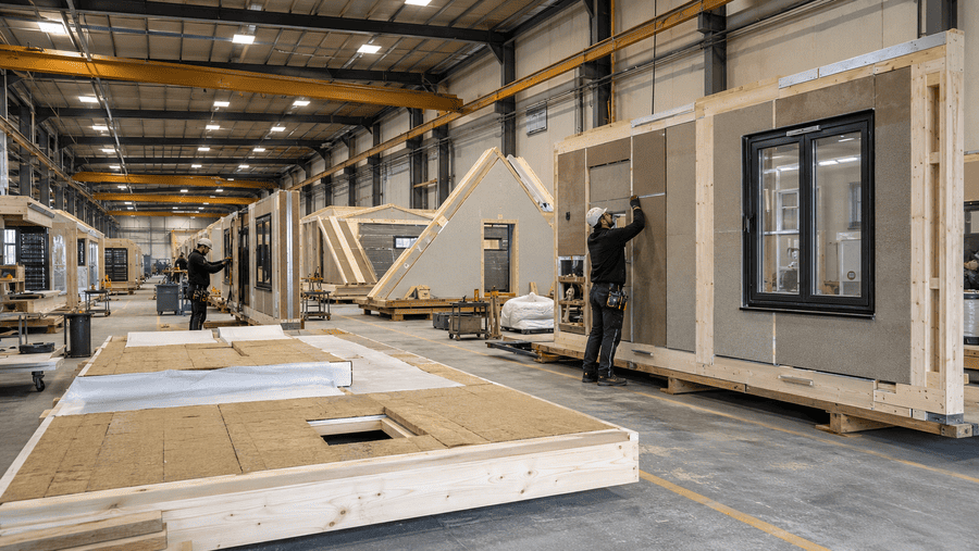 in elkaar zetten van prefab woning